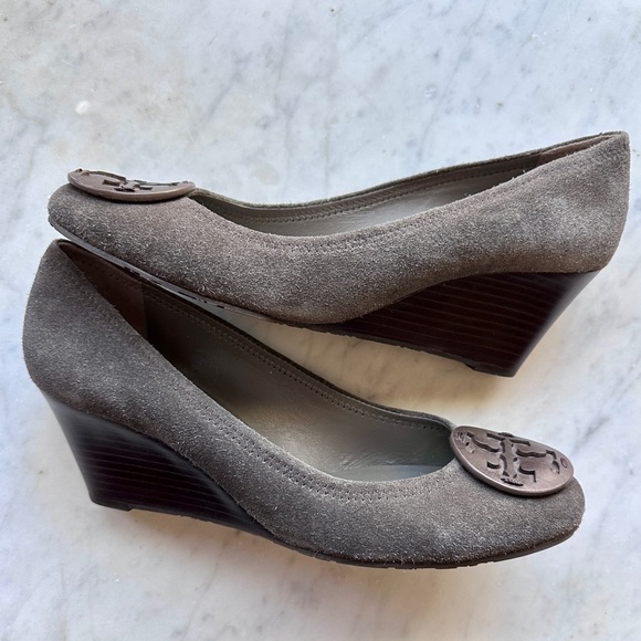Tory Burch Women's Taupe Suede Heels - Picture 4 of 7